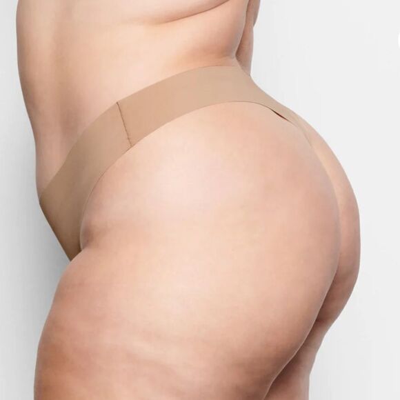 NWT SKIMS Naked Intimates Seamless In Clay Nude Thong Panty - Picture 2 of 5